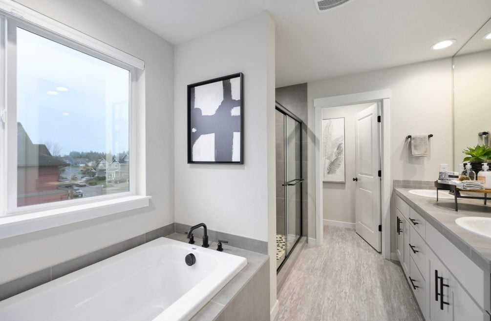 6-Bathroom in primary suite