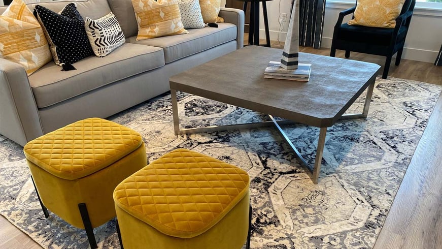 Rug-with-ottomans-and-coffee-table